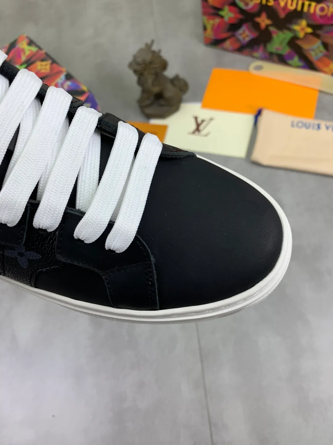 Men's men's shoes P520💰【New style】🆘High quality cowhide【Louis Vuitton】LV official website's latest model🎁casual and fashionable men's shoes👟hot style💥simple and elegant style, exclusive for trendy men. Unique official website's latest brand elements👑original decoration, fashionable and generous, the fabric is made of original denim➕comfortable and breathable mesh lining➕cow leather feet ✅The official website specifies wear-resistant casual outsole, the classic model is taken in real life🎬Color: 4️⃣colors available😍Number of codes: 38-44 Full set of packaging